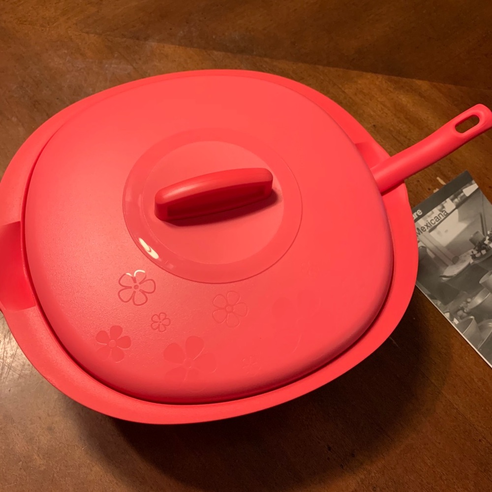 Tupperware Legacy Soup Server with Spoon - Picture 2 of 4